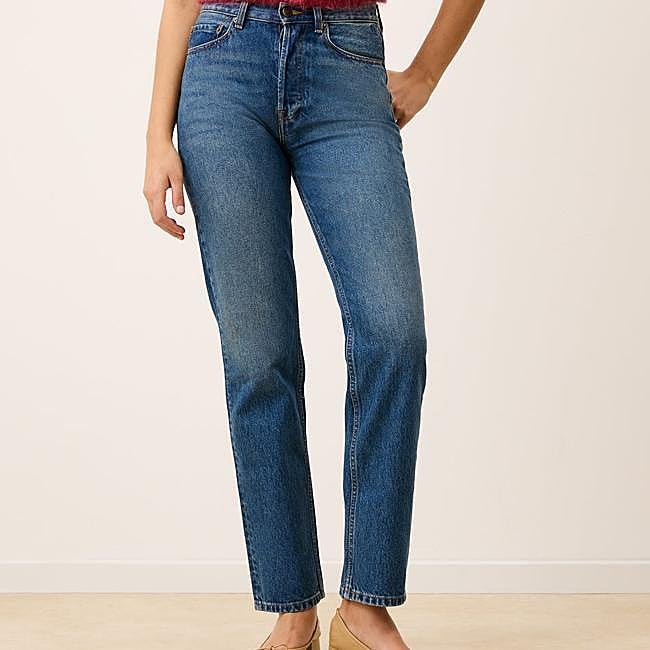 Vaquero tubo estufa azul clásico de Rouje, 150 euros.