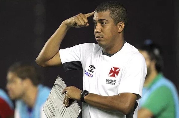 Marcelo Sales, auxiliar de Renato Gaúcho, será el técnico de Vasco da Gama ante Barracas Central.