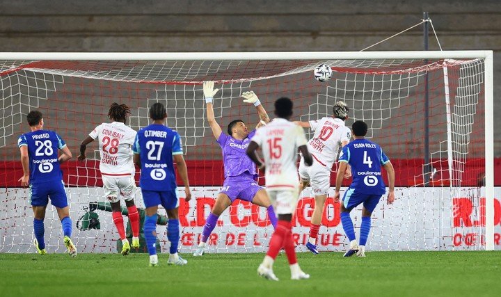 Aleksandr Golovin marca el 1 a 0 ante Rulli (Reuters). 