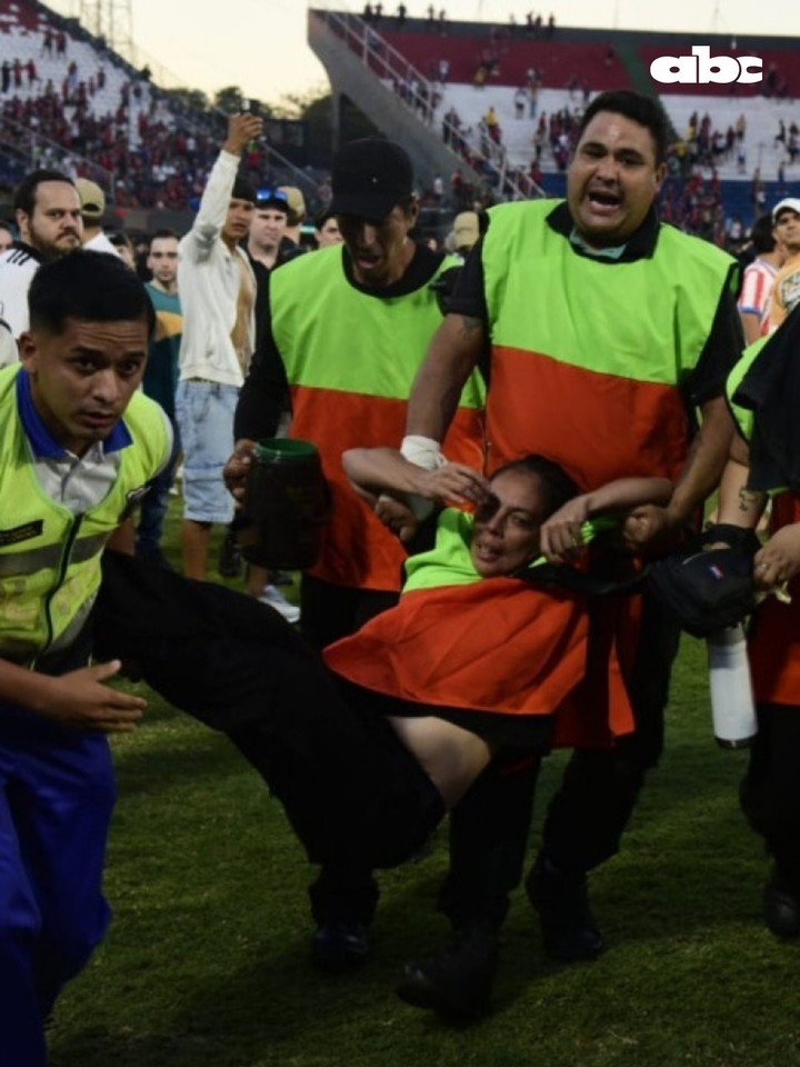 Caos en el clásico de Paraguay. (Foto: ABC digital)