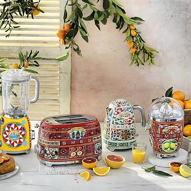 Línea de pequeños electrodomésticos de Smeg x Dolce&Gabbana.