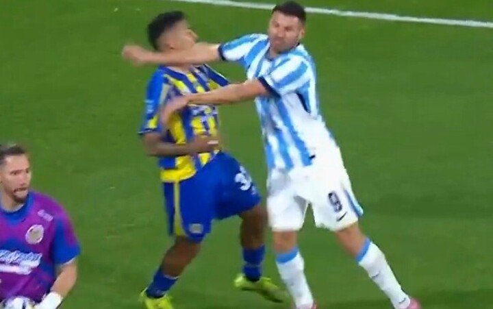 El VAR atropelló a Herrera de repeticiones a velocidad del momento del contacto de Martínez con Coronel.