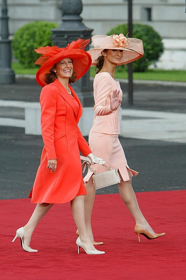 Paloma Rocasolano y Telma Ortiz en la boda de Letizia y Felipe