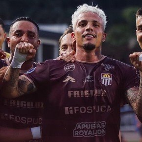 Carabobo le ganó a Blooming y sigue de cerca a River