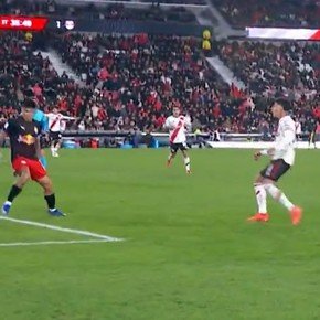 Video: el penal que reclamó River contra Bragantino