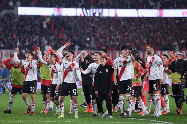El festejo de River con la gente (EFE).