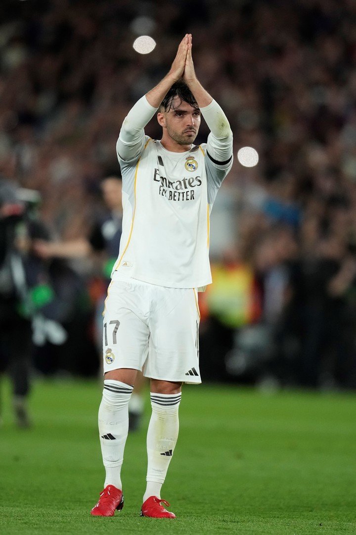 El pedido de disculpas de los jugadores del Real Madrid. (EFE/Enric Fontcuberta)
