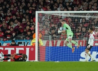 El regreso de Armani al arco de River después de 87 días: tres tapadas clave y la banca a Beltrán para la final