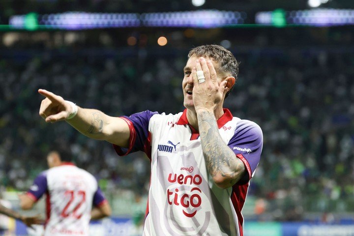Vegetti le dio el triunfo a Cerro Porteño (EFE/ Sebastiao Moreira).