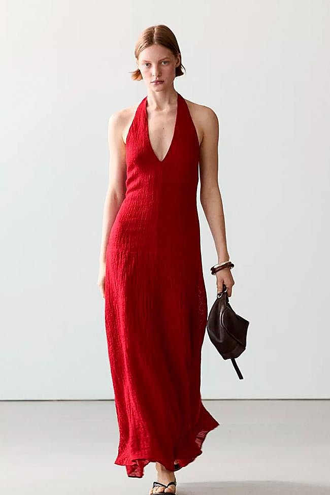 Vestido rojo de Massimo Dutti.