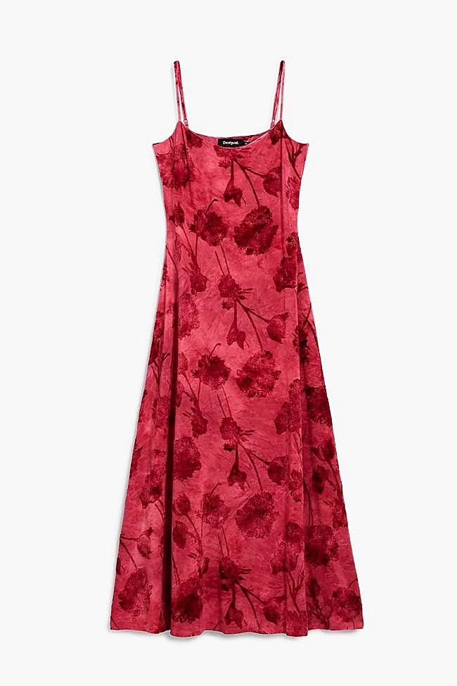 Vestido lencero con detalle floral de Desigual.