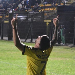 Ituzaingó lo perdió en la última y se hunde en el fondo de la tabla