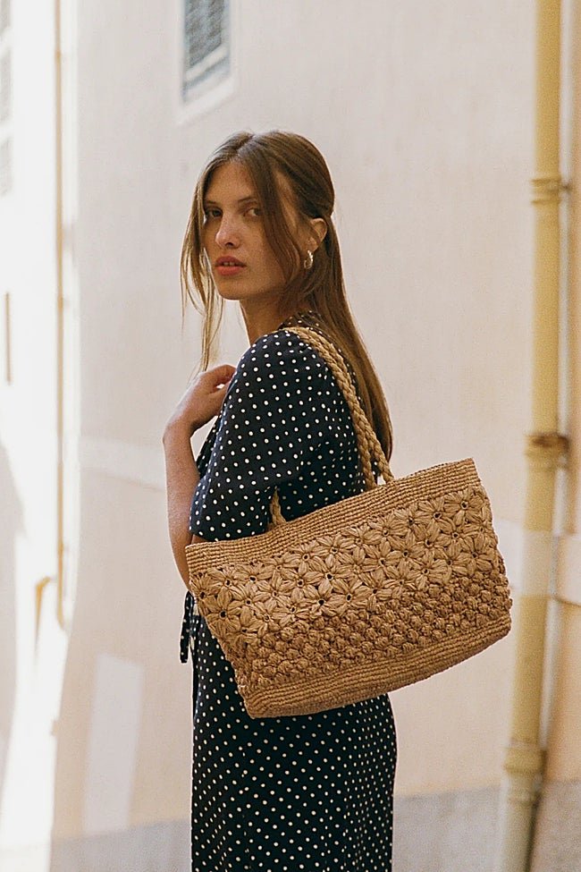 Bolso de rafia de Rouje (165 euros)