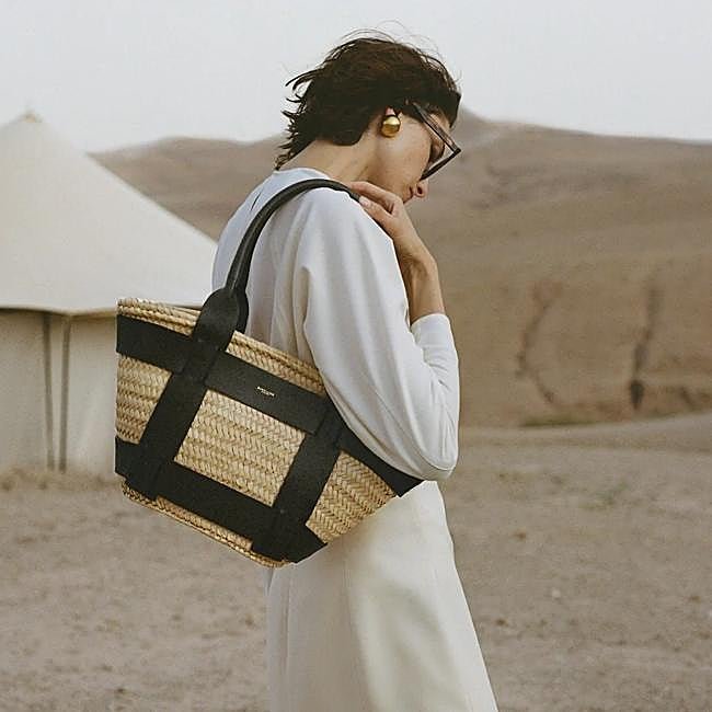 The Santorini en negro de DeMellier, 330 euros.