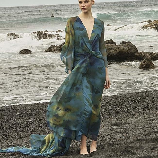 Vestido drapeado en tonos verdes de Bimani, 200 euros.