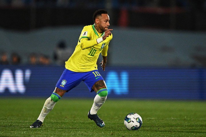 2023, la última vez que Ney vistió la camiseta amarilla. 
