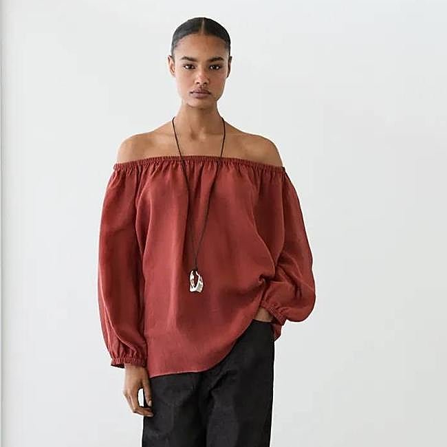 Camisa fluida cuello barco (49,95€)