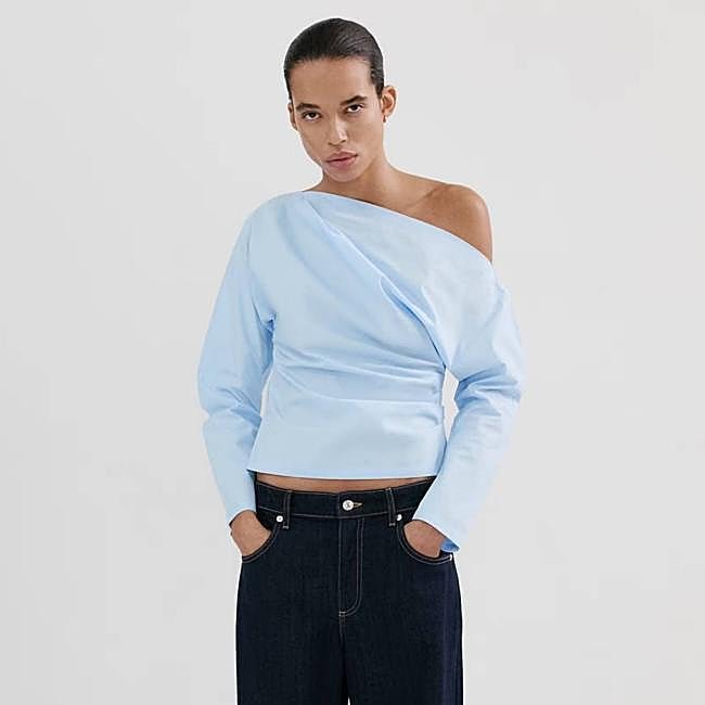 Blusa algodón cuello asimétrico (29,99€)