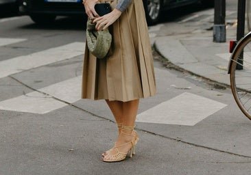 Sandalias trenzadas de tacón cómodo: el básico elegante para vestir bien sin sufrir