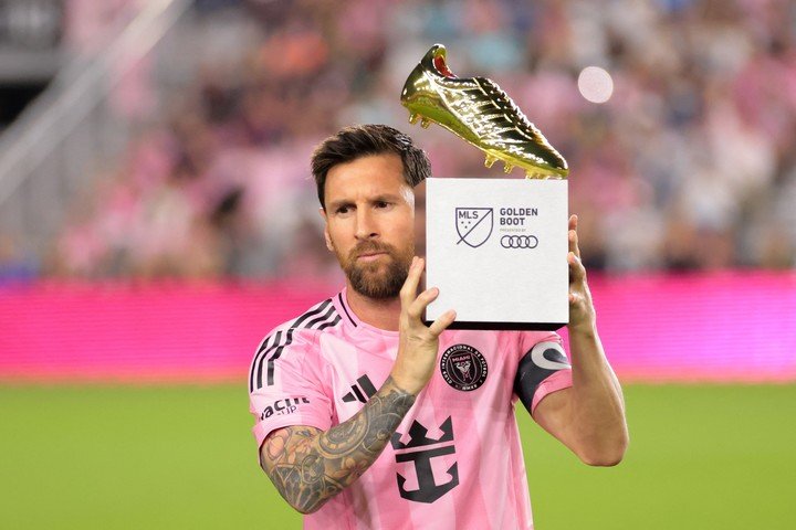 Messi con el Botín de Oro 2025. Foto: Reuters