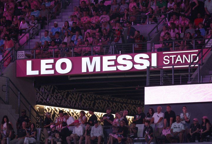 Una de las gradas del Nu Stadium lleva su nombre. Foto: Reurers