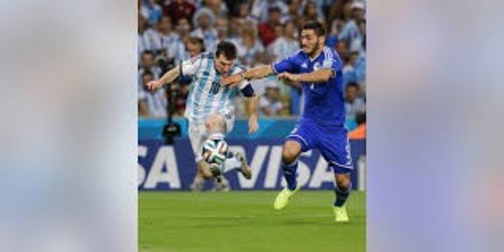 Sead kolašinac marcó un gol en contra ante Argentina.