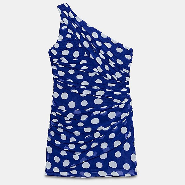 Vestido estampado con lunares de Zara (39,99 euros)