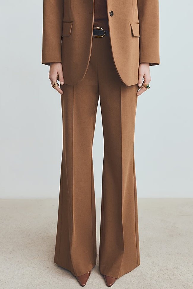 Pantalón camel de Mango (25,99 euros)