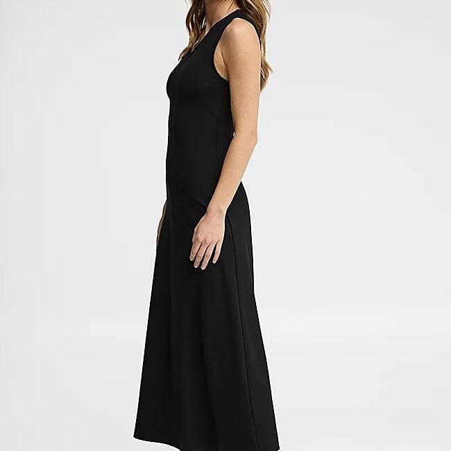 Vestido negro minimalista de Polo Club, 49,99 euros.