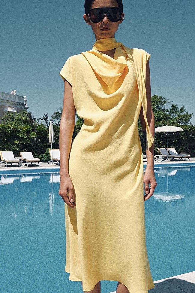Vestido amarillo de Zara (39,99 euros)