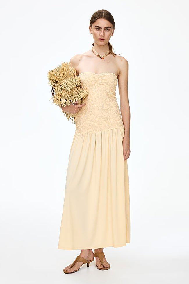 Vestido amarillo de H&M (34,99 euros)
