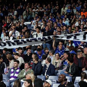 Clima caliente en el Bernabéu: retiraron carteles contra Florentino y silbaron a los jugadores