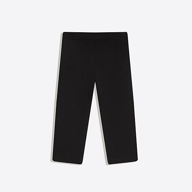 Capri negro minimalista de Bershka, 19,99 euros.
