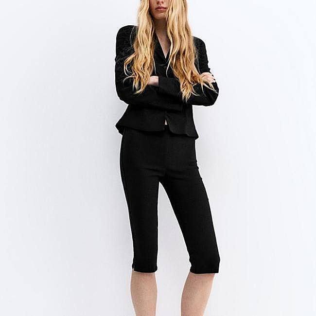 Capri negro de Pull&Bear, 19,99 euros.