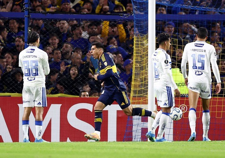 El festejo de Merentiel en la Bombonera para el 1-0 (REUTERS/Agustin Marcarian).