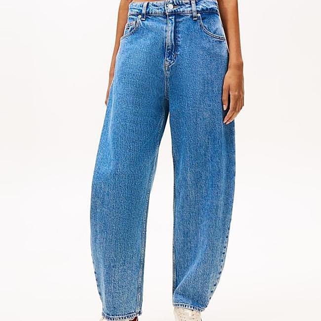 Vaqueros rectos de tiro medio de Tommy Hilfiger, 99,90 euros.