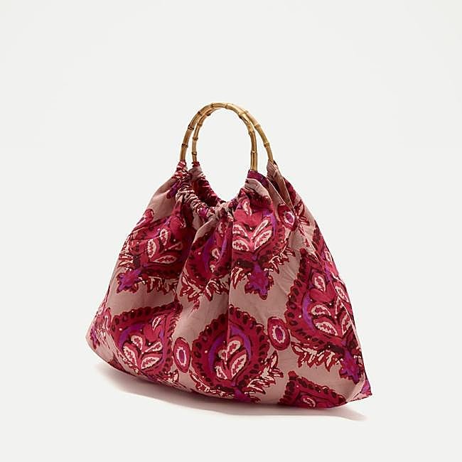 Bolso estampado con asa de bambú de Stella Rittwagen, 50 euros.
