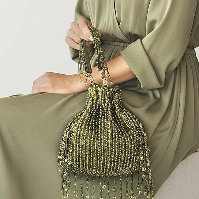 Bolso verde de abalorios de Vinda, 36 euros.