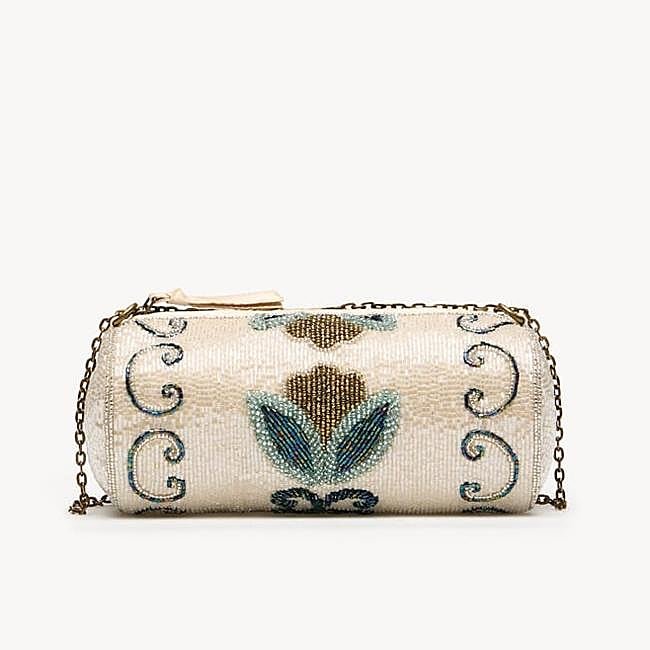 Bolso bordado tipo clutch de Hoss Intropia, 99 euros.