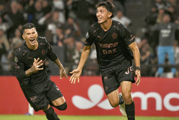 Platense ya tiene seis puntos en la Libertadores. (Foto: FOTOBAIRES) 