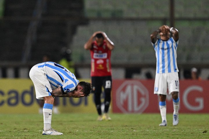 La Academia llega tras empatar con Caracas. (Photo by Juan BARRETO / AFP) 