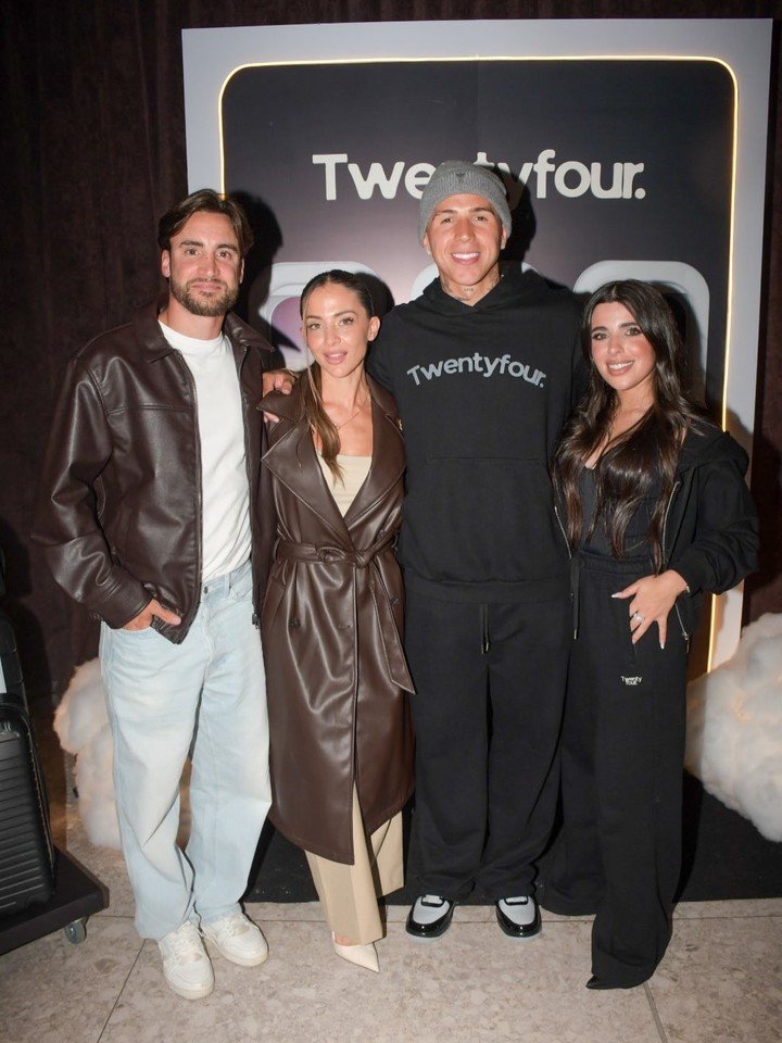 Tagliafico y Enzo Fernández, junto a sus parejs, en el lanzamiento de Twenty Four.