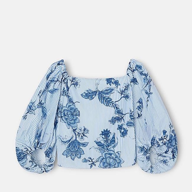 Blusa de rayas con estampado floral azul de Sibon, 69,90 euros.