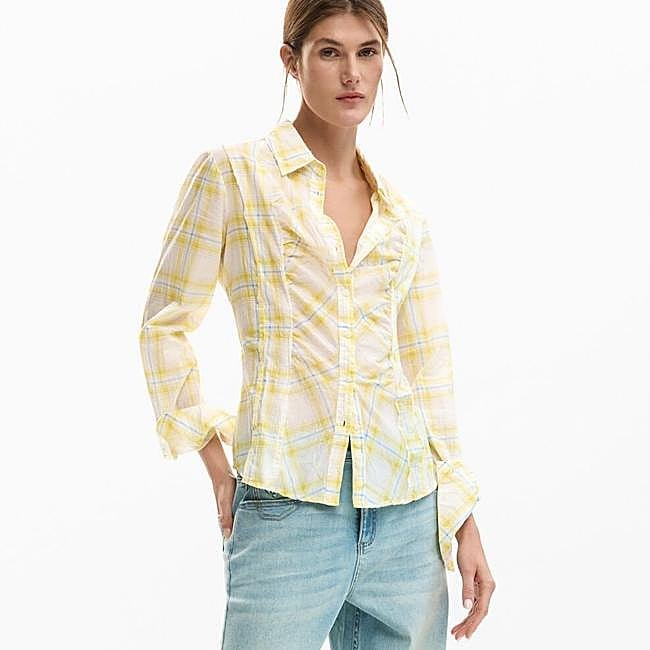 Camisa amarilla de cuadros entallada de Desigual, 59,95 euros.