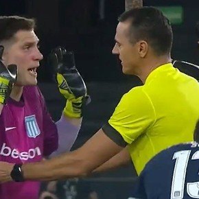 La noche negra de Cambeses: mala salida en el 1-0, floja respuesta en el 2-1 y expulsado sobre el final ante Botafogo