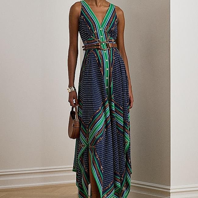 Vestido midi estampado con escote en pico de Ralph Lauren, 285 euros.