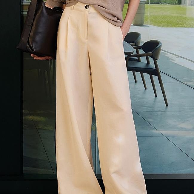 Pantalón fluido de El Corte Inglés, 110 euros.