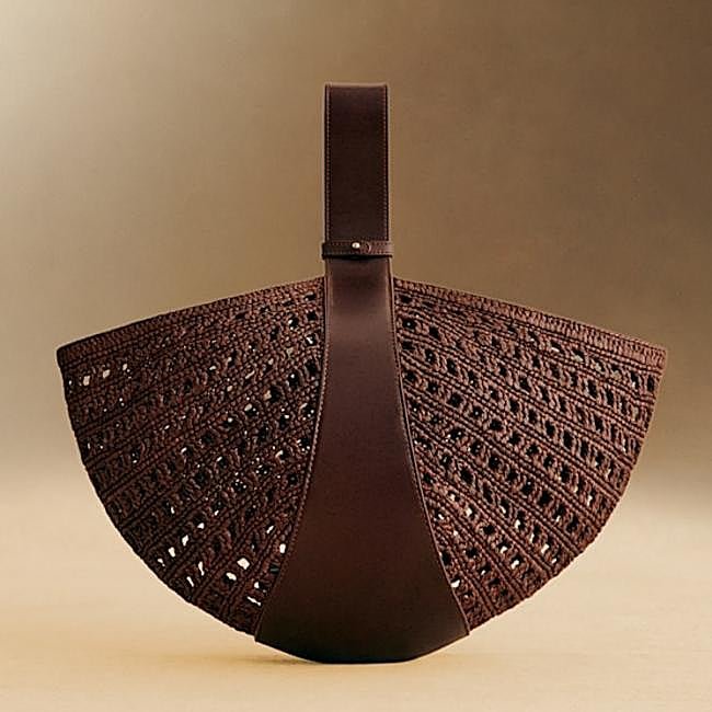 Bolso marrón de Sézane, 250 euros.