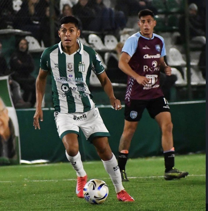 Excursionistas vs. UAI Urquiza abrieron la fecha 15. 