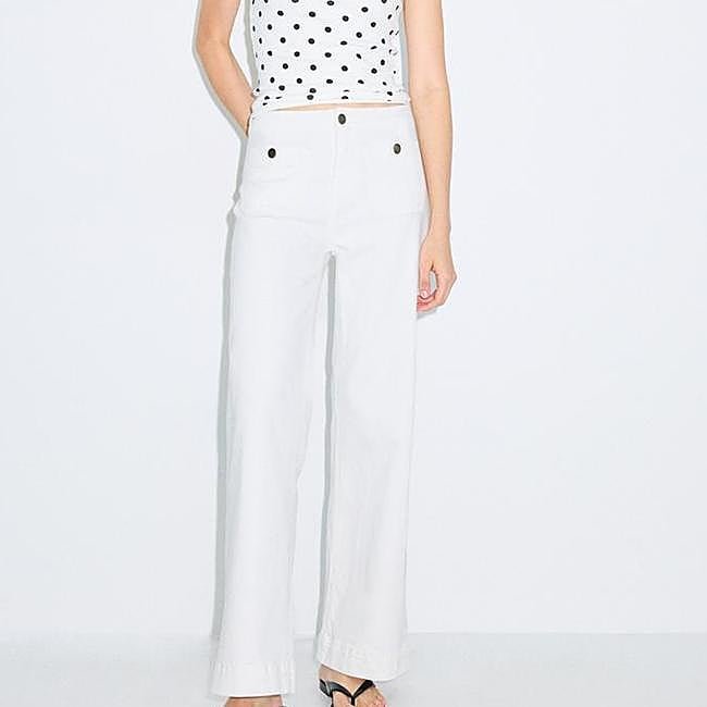 Vaqueros blancos de Stradivarius, 29,88 euros.
